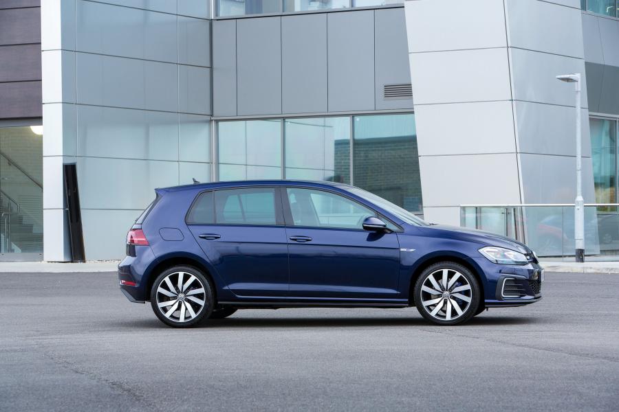  Volkswagen Golf GTE 2017 года  (UK) (фото 14 из 27)